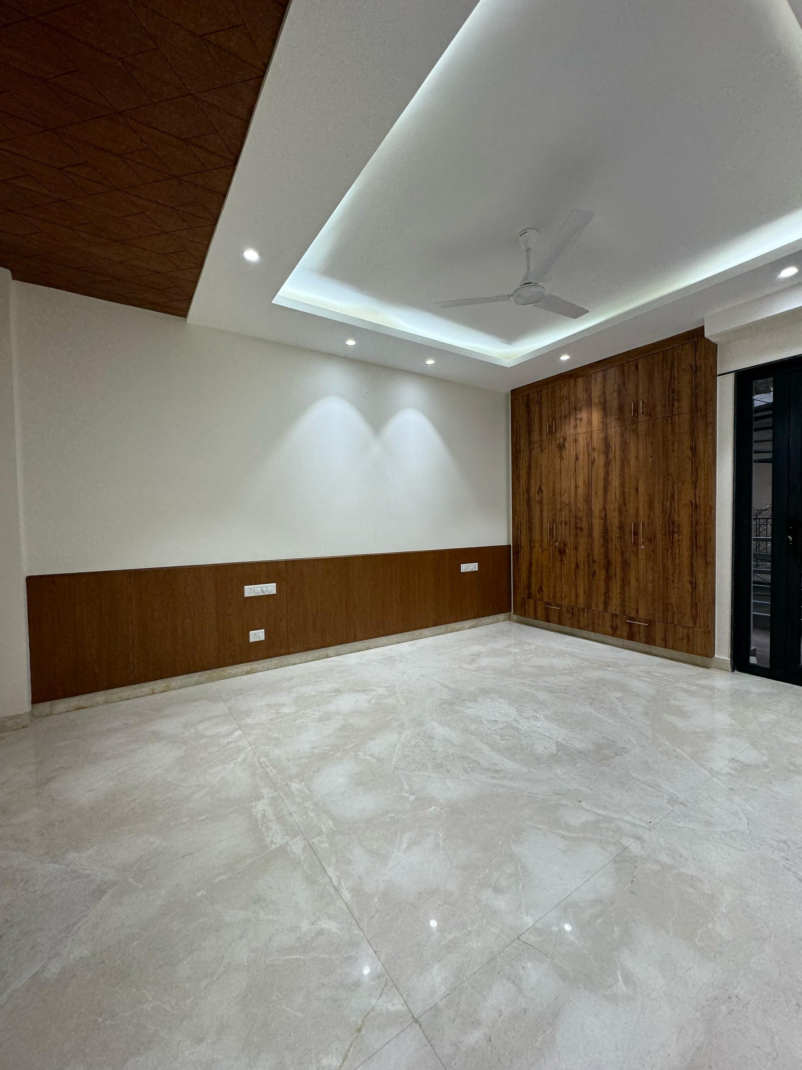 4BR, DLF Phase 1, G block available for rent